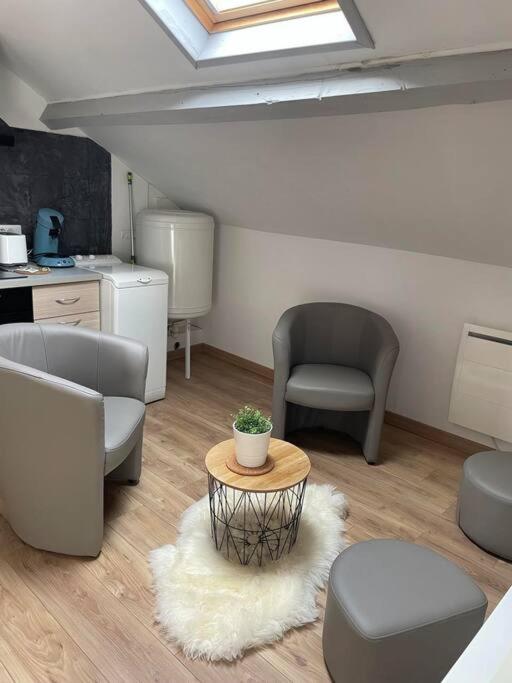 Edouard 2. Logement Complet. Charleville-Mézières Dış mekan fotoğraf